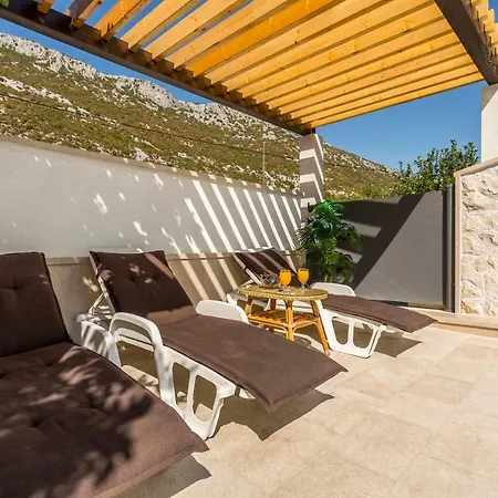 House Luce With Pool Apartman