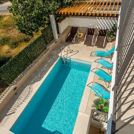 House Luce With Pool Apartman