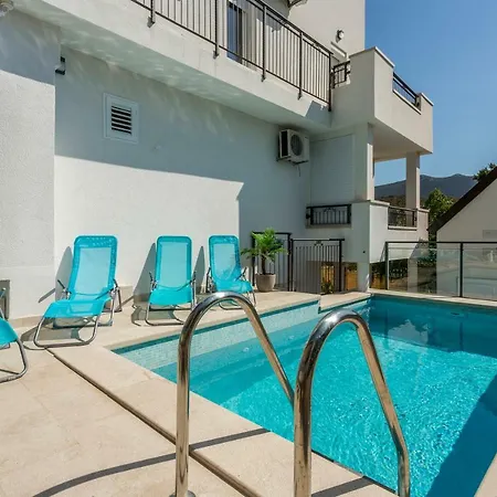 House Luce With Pool Čisla