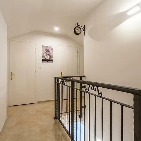 Apartman House Luce With Pool