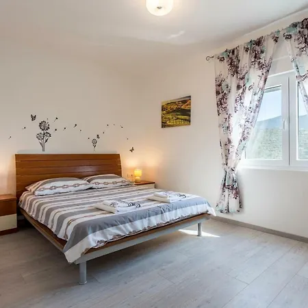 Apartman House Luce With Pool *