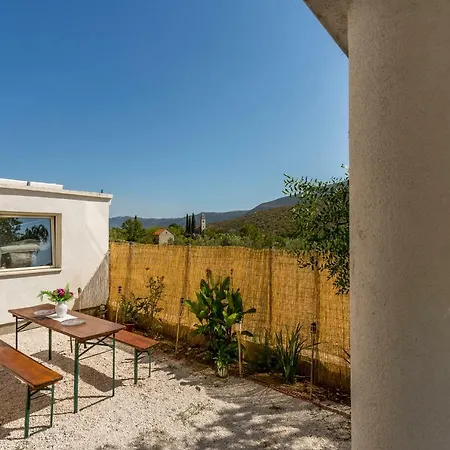 Apartman House Luce With Pool Čisla