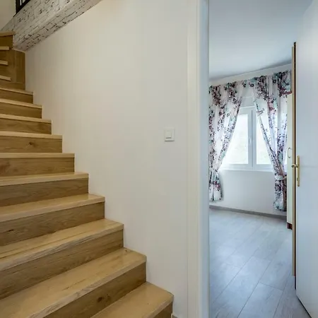 Apartman House Luce With Pool