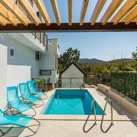 House Luce With Pool * Čisla