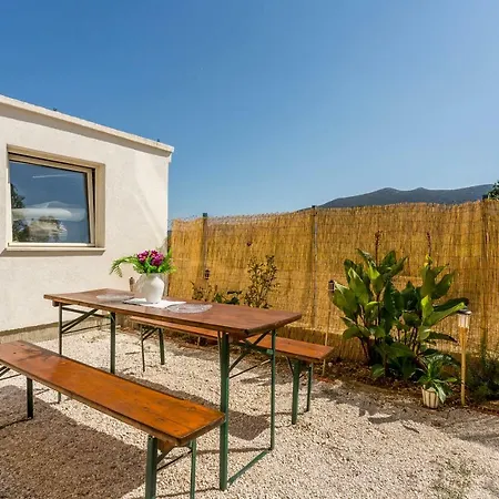 House Luce With Pool Čisla