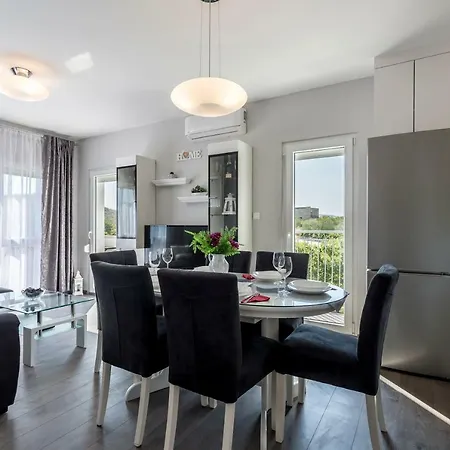 House Luce With Pool アパート *