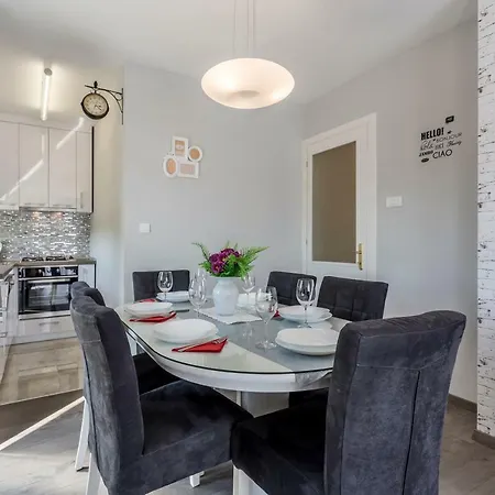 Apartman House Luce With Pool