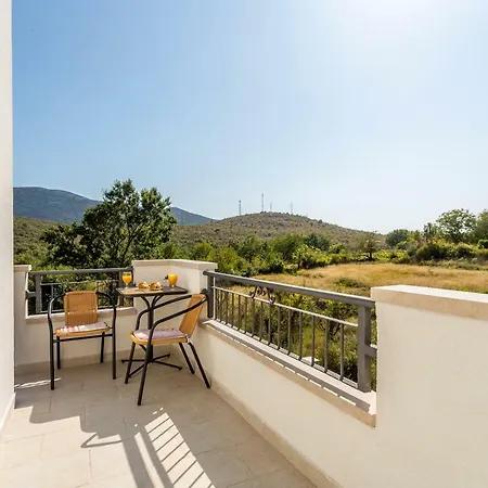 アパート House Luce With Pool *