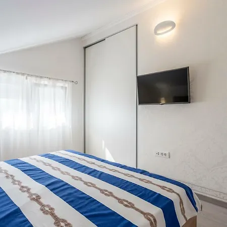 House Luce With Pool