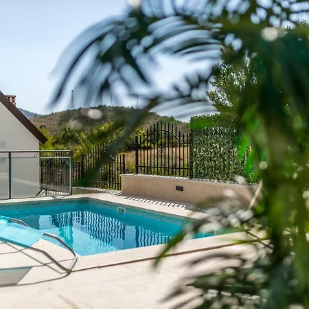 Apartman House Luce With Pool