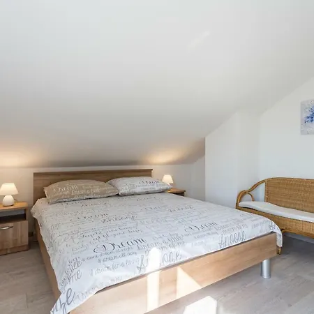 House Luce With Pool Cisla