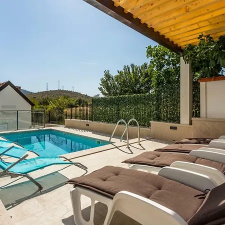 House Luce With Pool * Cisla