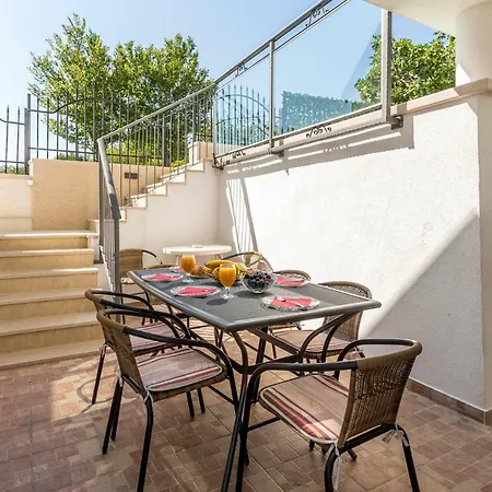 House Luce With Pool Čisla