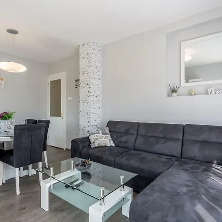 House Luce With Pool Cisla