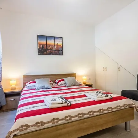 House Luce With Pool Čisla