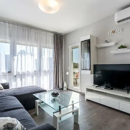 House Luce With Pool Apartman *