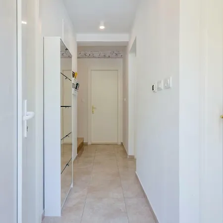 House Luce With Pool Apartman Cisla