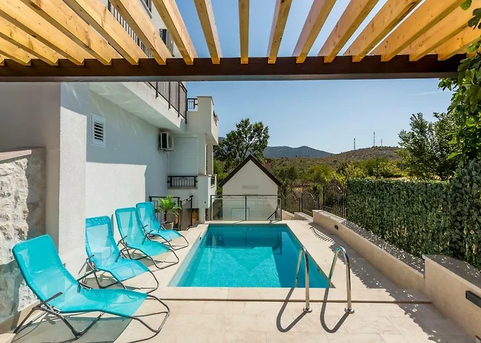 House Luce With Pool * Čisla