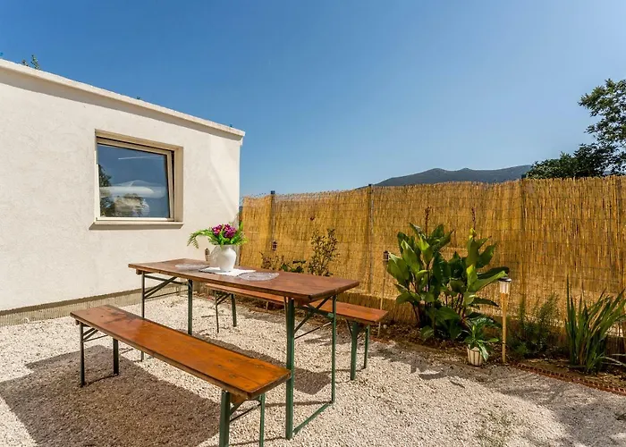 House Luce With Pool Čisla