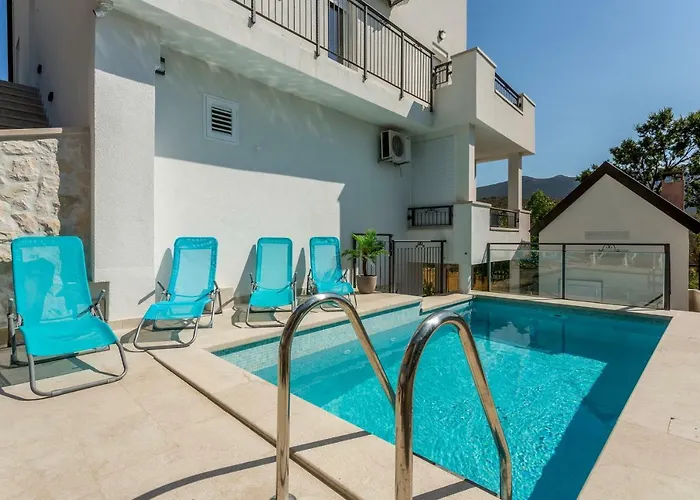 House Luce With Pool Čisla