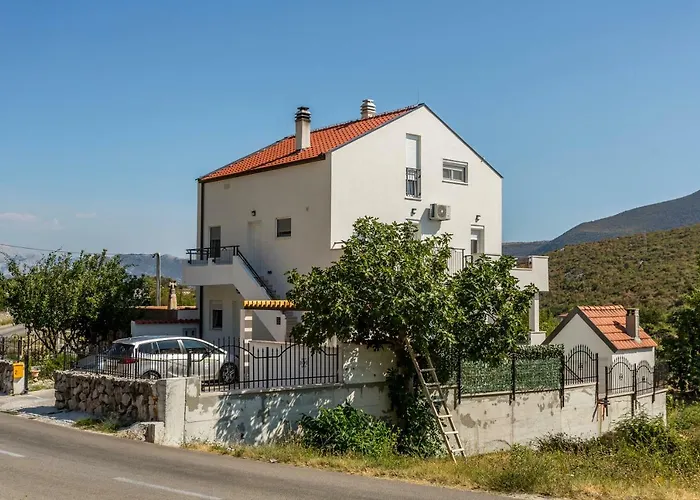 House Luce With Pool Čisla
